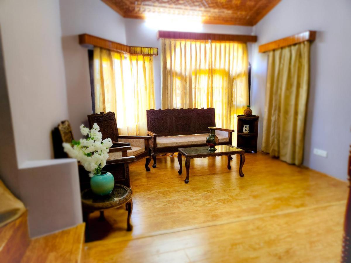 Hotel Peaceful Mornings Srinagar Exterior foto